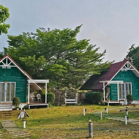 ไอหมอก ชาเล่ต์ Wang Nam Khiao Exteriör bild