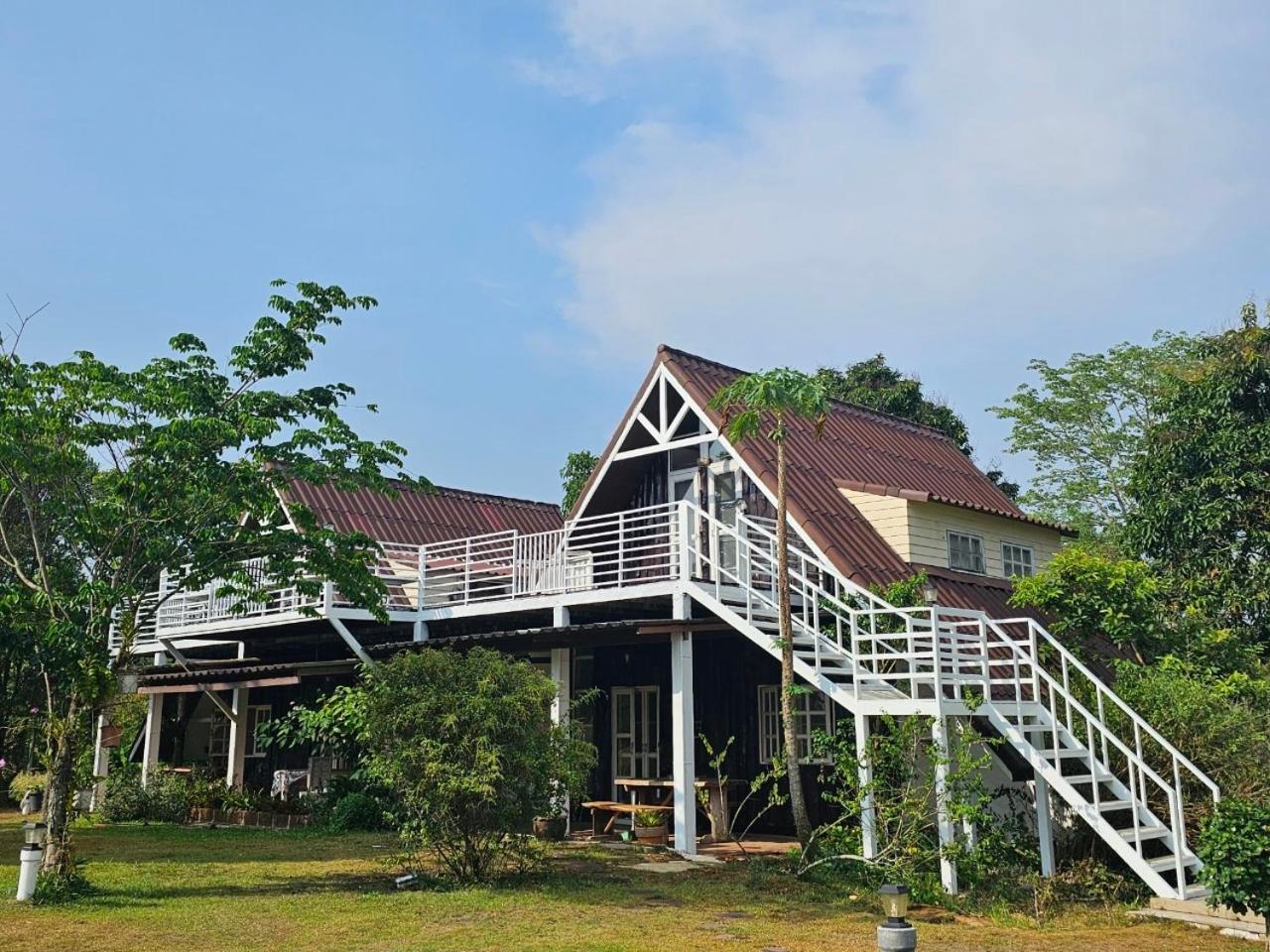 ไอหมอก ชาเล่ต์ Wang Nam Khiao Exteriör bild